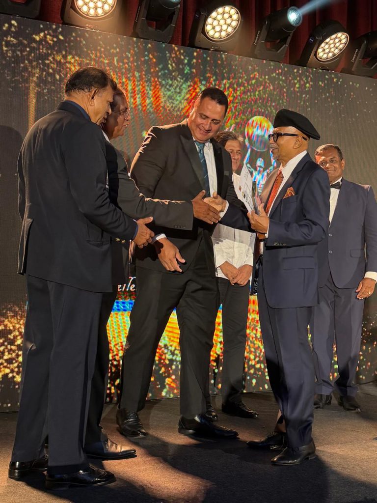 Dian Gomes wins SILK Award for outstanding service to Sri Lankan sport 4 Gomes 2