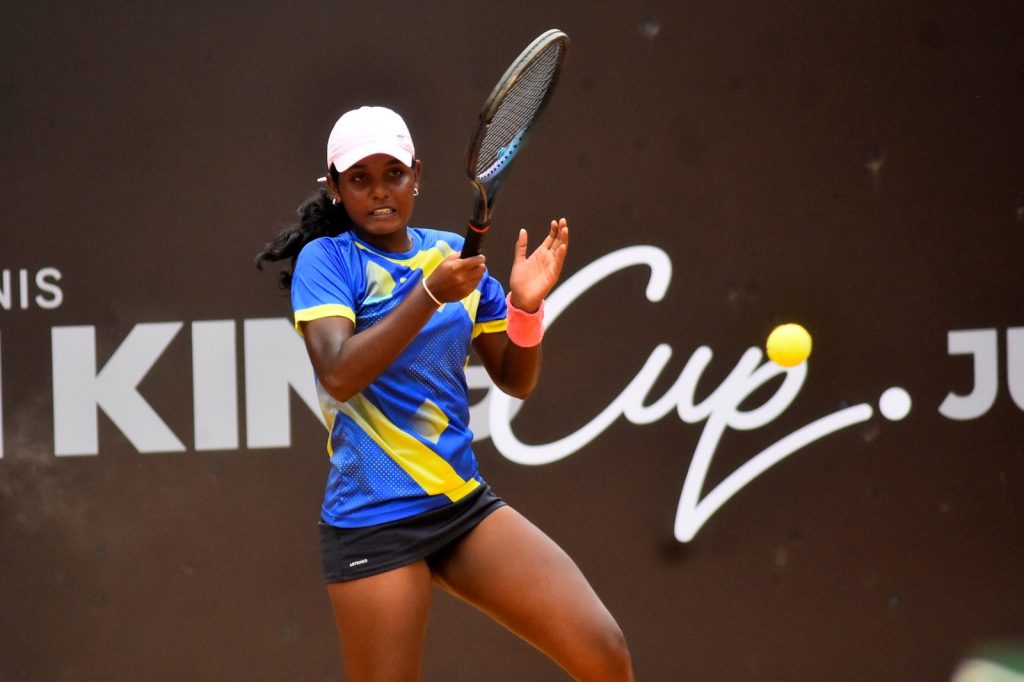 Sri Lanka outclass Pakistan to book semi-final clash with Maldives 3 Akesha Silva 1